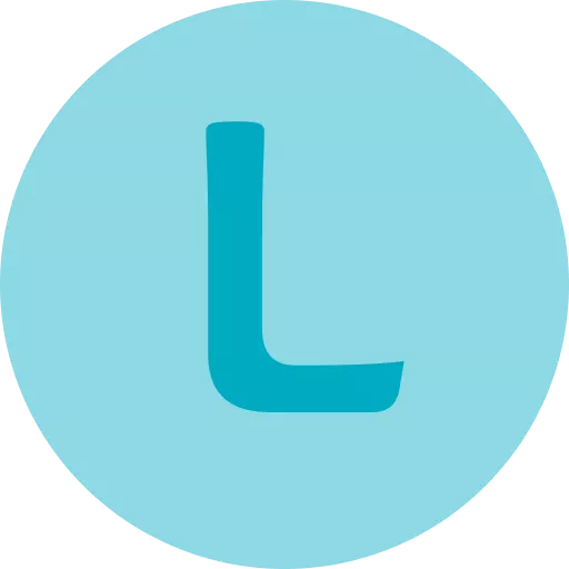 Логотип Lotoclub на фоне фишек казино и игральных карт